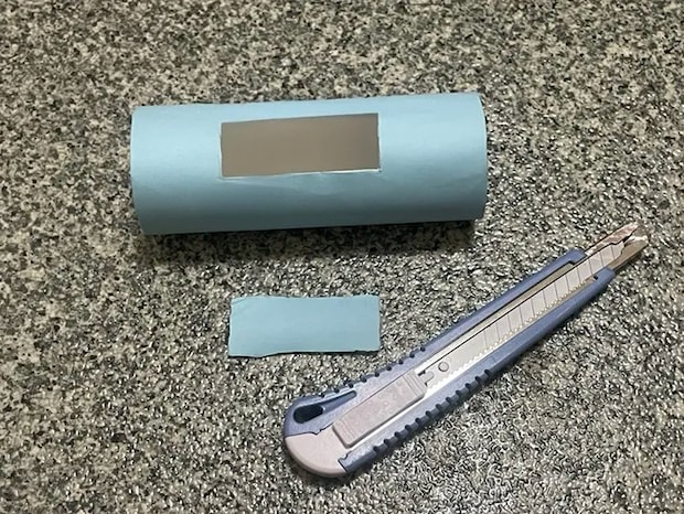 トイレットペーパーの芯に穴を開けた写真（撮影：grapeライフハック編集部）