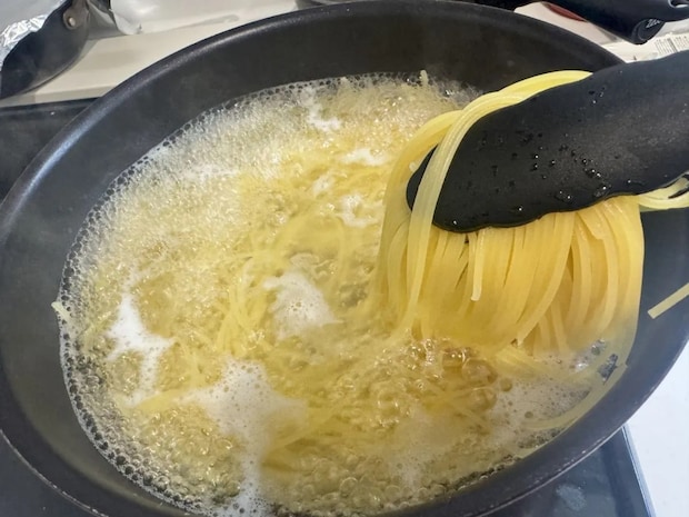 パスタはそのままお皿に盛りません　『お玉』の活用テクでごちそう感アップ！