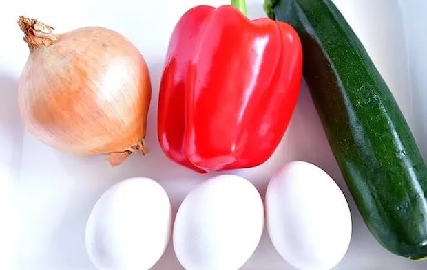 『夏野菜オムレツ』をの材料写真（撮影：小泉明代）