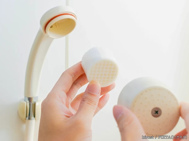 浴室のシャワーヘッド、中まで掃除して！　LIXILが教える「汚れを放置するリスク」