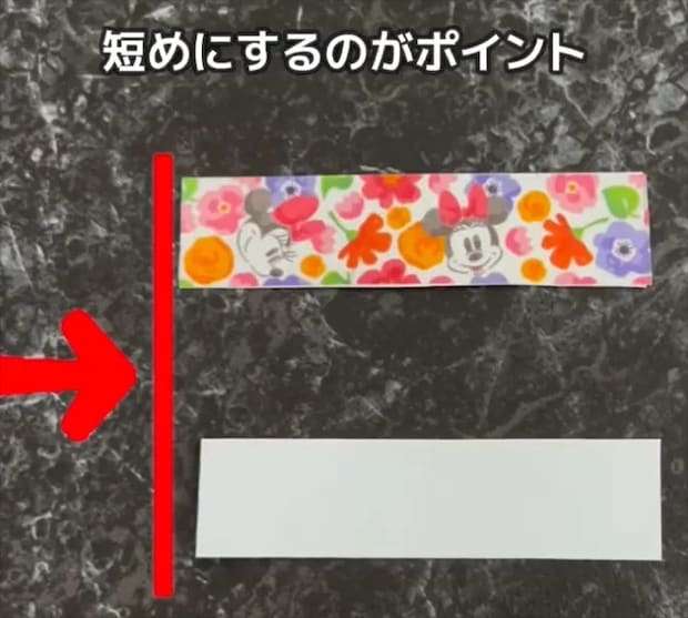 カットしたクリアファイルを2個並べた画像