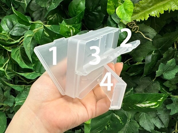 ダイソーの両面収納小物ケース4つのポケット（撮影：grapeライフハック編集部）