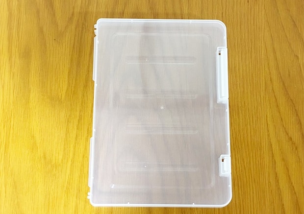 ダイソーのアタッシュケースA5の写真（撮影：grapeライフハック編集部）