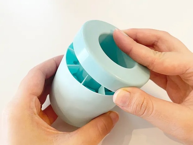 製氷器に蓋をする写真（撮影：grapeライフハック編集部）