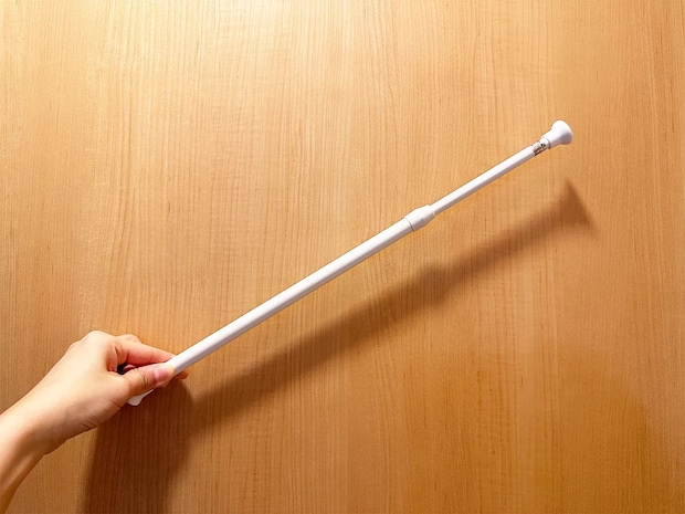 トイレットペーパー、まだ袋のまま置いてる？　つっぱり棒1本で解決する方法に感動