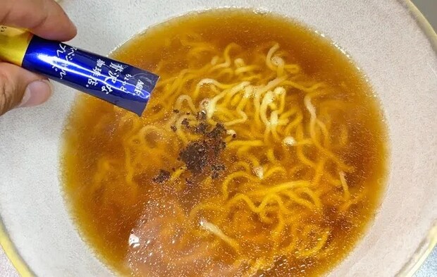 『ラーメンにインスタントコーヒーを入れる』写真（撮影：キジカク）