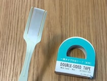 両面テープを貼ったコンビニフォーク　使い道に「爽快！」「早速試す」