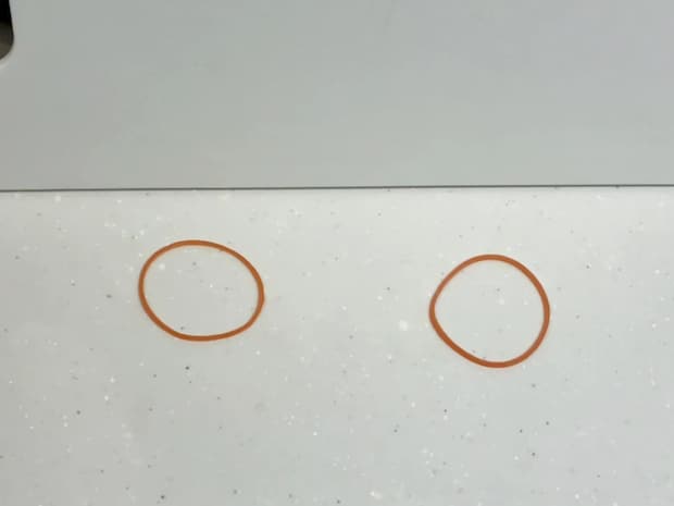 家にある『輪ゴム』だけでキッチンのストレスが激減！　3つの活用法に「もっと早く知りたかった」