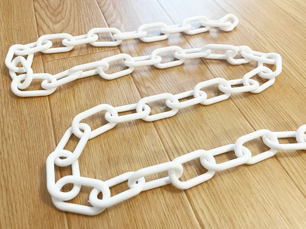 100均のプラスチックチェーン、S字フックと組み合わせて？　収納術に「これならすぐできる」