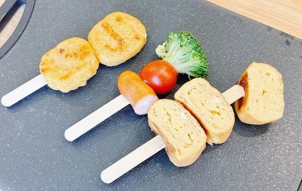 『串に刺したおかず』の写真（撮影：キジカク）