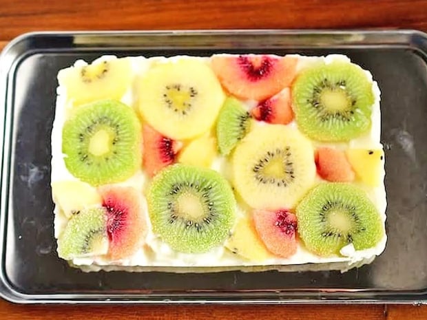 カフェで出てくるやつ？　簡単なのに見栄えする「キウイとヨーグルトの冷凍おやつ」【管理栄養士】