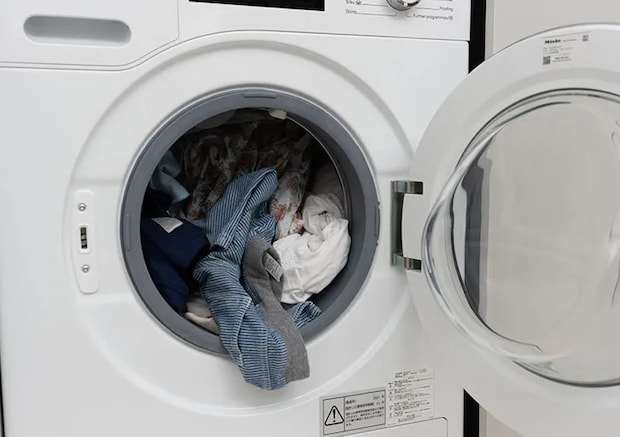洗濯機と服の写真（撮影：Heulie）