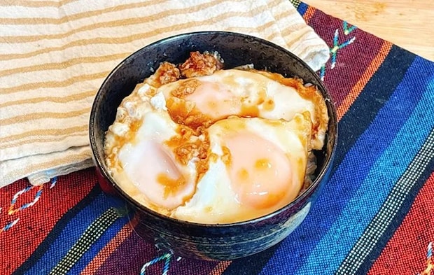『煮込み目玉焼き』完成の写真（撮影：キジカク）
