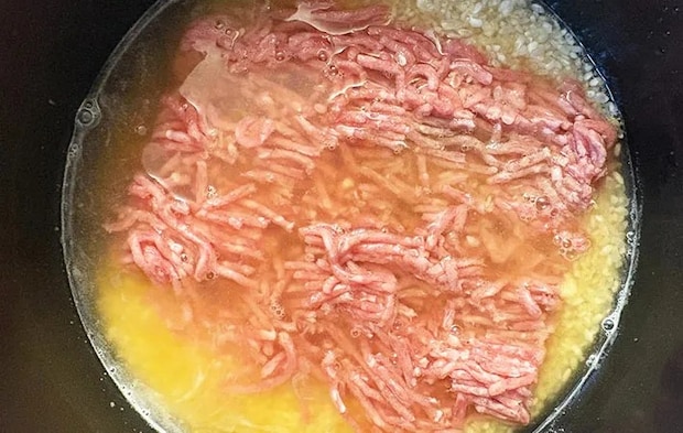豚ひき肉を入れた画像（撮影:エニママ）　