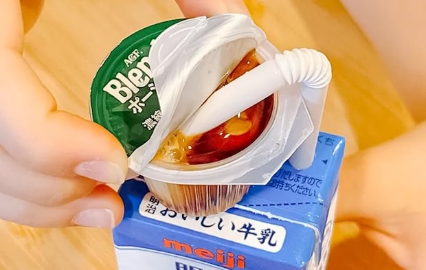 ポーションを吸っている写真（撮影：キジカク）