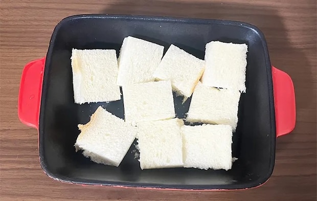 食パンを切って耐熱皿に入れた画像（撮影：エニママ）