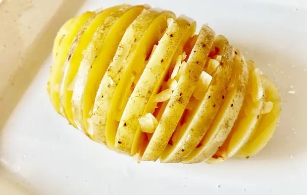 焼く前のハッセルバックポテトの画像（撮影：エニママ）