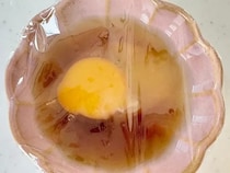 卵1個で大満足！　レンチン煮卵風に「毎朝これでもいい」「最高だわ」