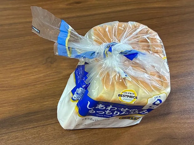 袋を閉じた食パンの袋（撮影：grapeライフハック編集部）