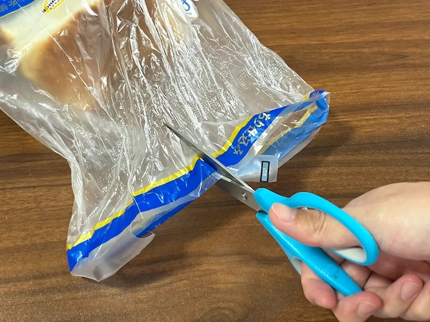 パンの留め具は使いません！　切れ込みを入れるだけの閉じ方が「意外と優秀」