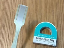 両面テープを貼ったコンビニフォーク　使い道に「爽快！」「早速試す」