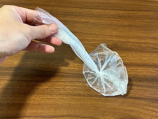 水を入れたポリ袋（撮影：grapeライフハック編集部）