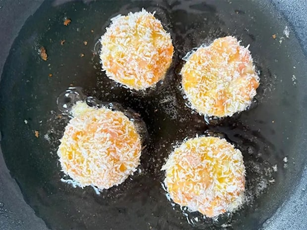 クリームコロッケ、家で作るの難しい！　冷凍食品を使う裏技に「サクサク食感で最高」