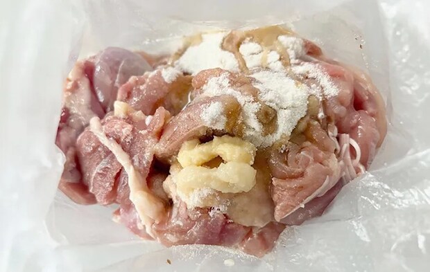 ポリ袋に材料を入れた画像（撮影：エニママ）