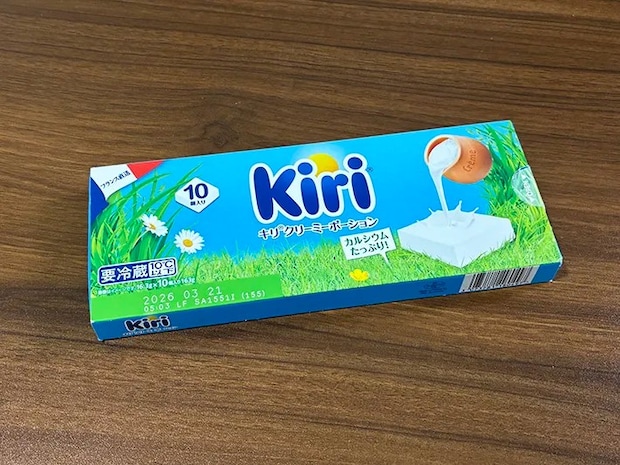 机に置かれた『Kiri クリーミーポーション』の空き容器（撮影：grapeライフハック編集部）