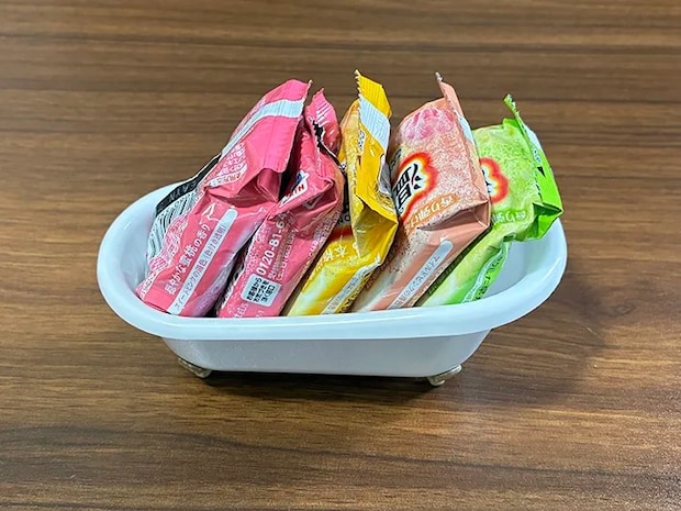 入浴剤を入れたバスタブのミニチュア（撮影：grapeライフハック編集部）