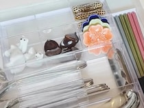 キッチンの引き出しがゴチャつかなくなる！　DIYのプロが教えるトレーの『工夫』に「なるほど」
