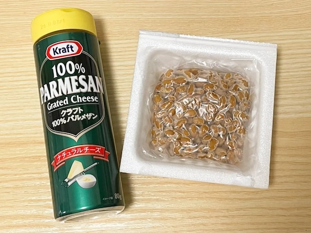 余った『粉チーズ』×納豆　混ぜて焼いてみると…カリカリ食感の一品に？