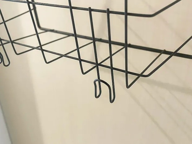 ワイヤーバスケットのフックの写真（撮影：grapeライフハック編集部）