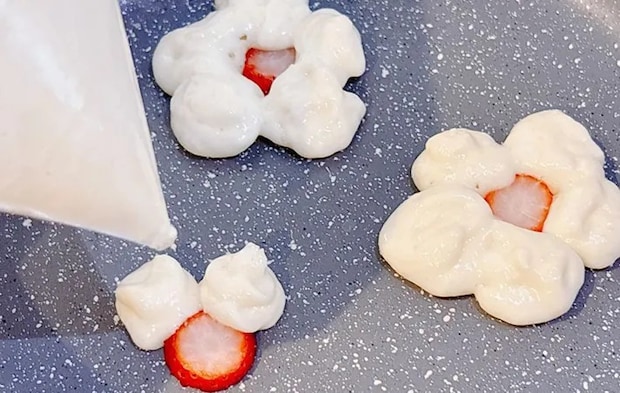 『お花パンケーキ』を作る写真（撮影：キジカク）