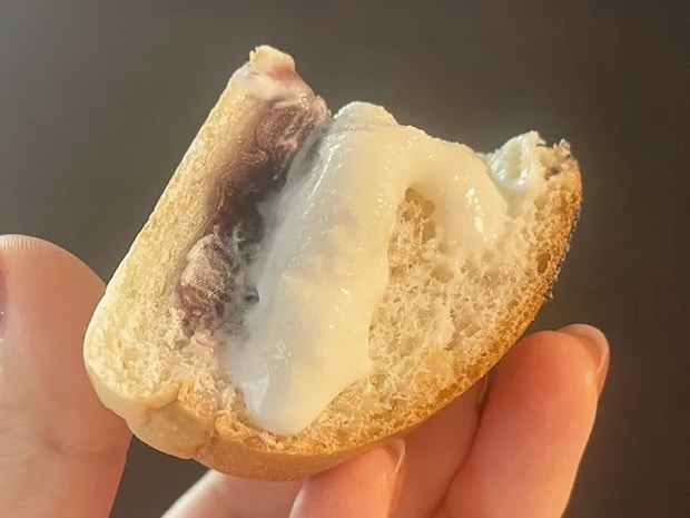 クーリッシュあんぱんの断面写真（撮影：grapeフード編集部）