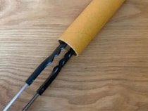 ラップの芯に『トング』を差し込むと…？　目からウロコの発想が、こちら