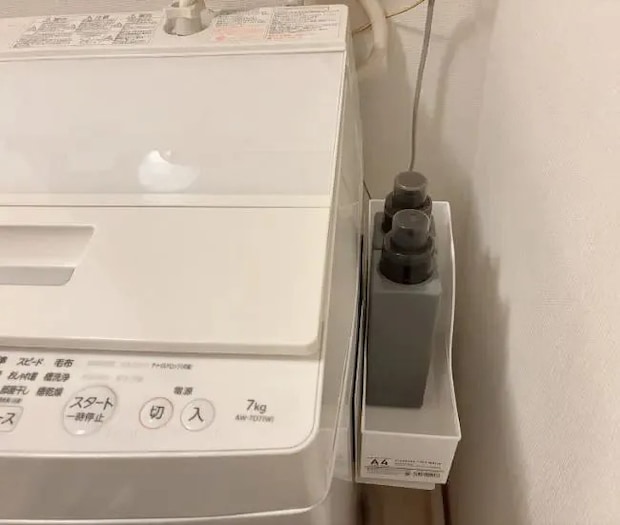 ブックエンドを設置した様子（撮影：grapeライフハック編集部）