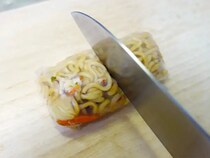 「何これ！」　ライスペーパーで焼きそばを巻いたら家族が…【アレンジレシピ】