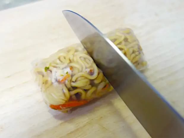 「何これ！」　ライスペーパーで焼きそばを巻いたら家族が…【アレンジレシピ】