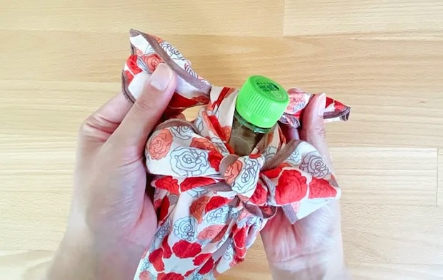ペットボトルホルダーの手順写真（撮影：grapeライフハック編集部）