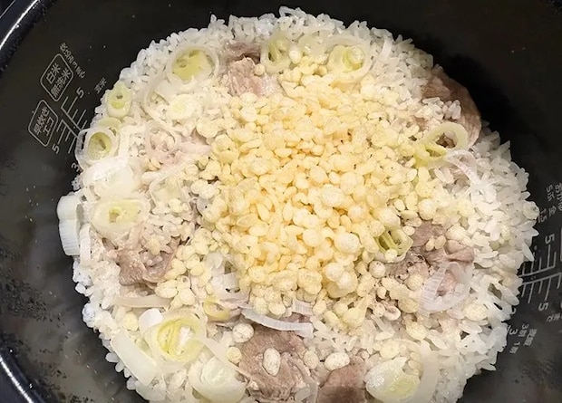 天かすを加えた画像（撮影：エニママ）