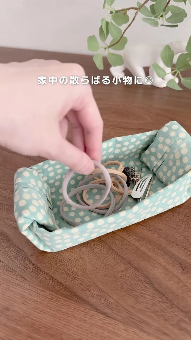 ヘアゴムを入れた手ぬぐいバスケット