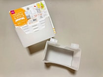 「仕切りとしても使えます」　ダイソーに聞いた『ドアポケットすっきりケース』がコスパよすぎた【活用術3選】