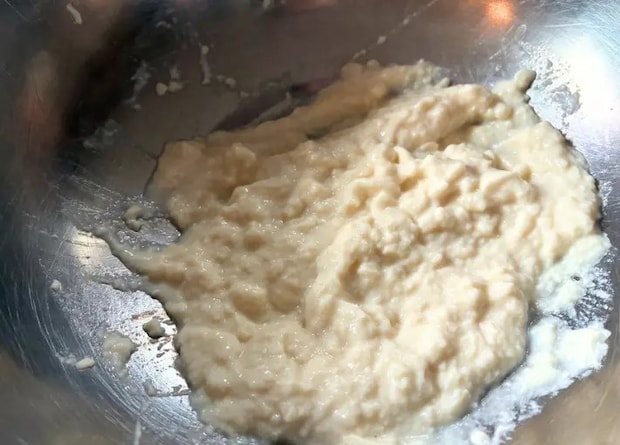 豆腐を混ぜている画像（撮影：エニママ）