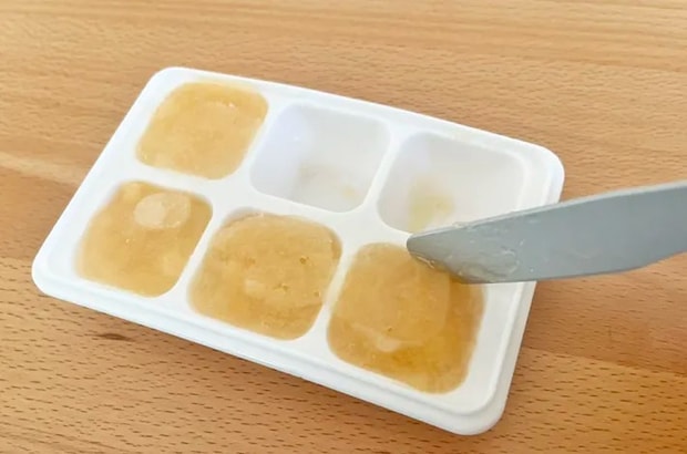ジャム氷を取り出す写真（撮影：grapeフード編集部）