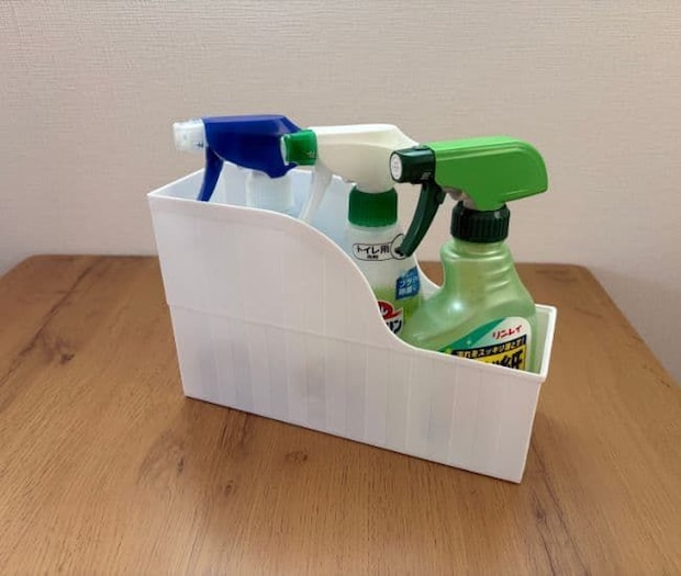 スプレーボトルを収納している様子（撮影：grapeライフハック編集部）