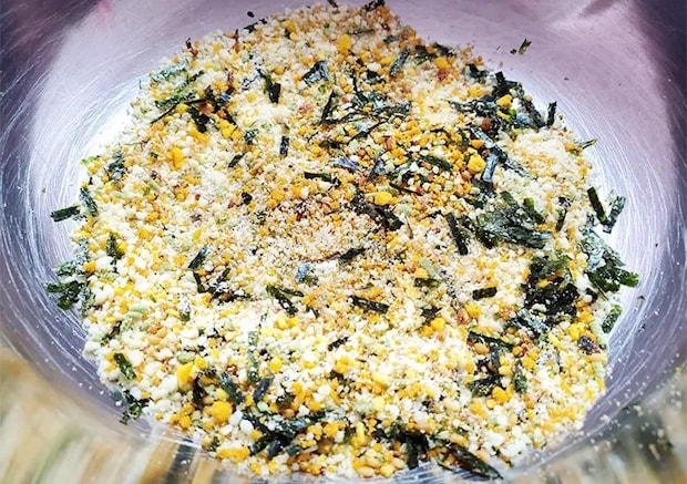 『のりたま』と粉チーズを合わせた画像（撮影：エニママ）
