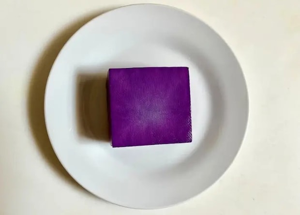 豆腐を器に盛る（撮影：エニママ）