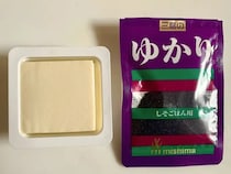 豆腐を丸ごと“紫の調味液”に漬けたら？　まさかのビジュアルに【簡単レシピ】