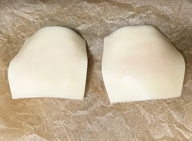 スライスチーズを被せる写真（撮影：grapeフード編集部）